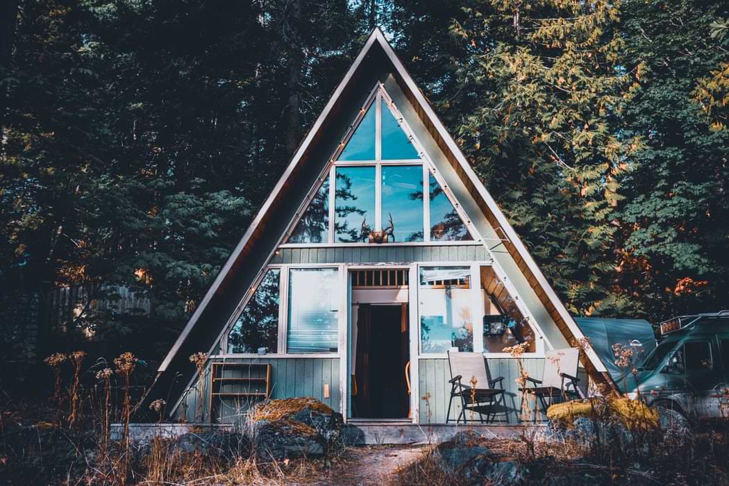 cottage-vs-cabin-what-s-the-difference-stunning-tiny-homes-and